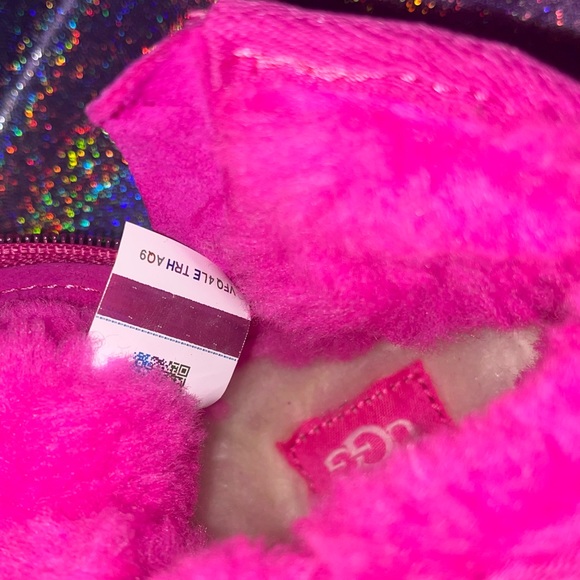 Child Neumel Graphic Outline Chukka UGG Boot - Picture 6 of 9